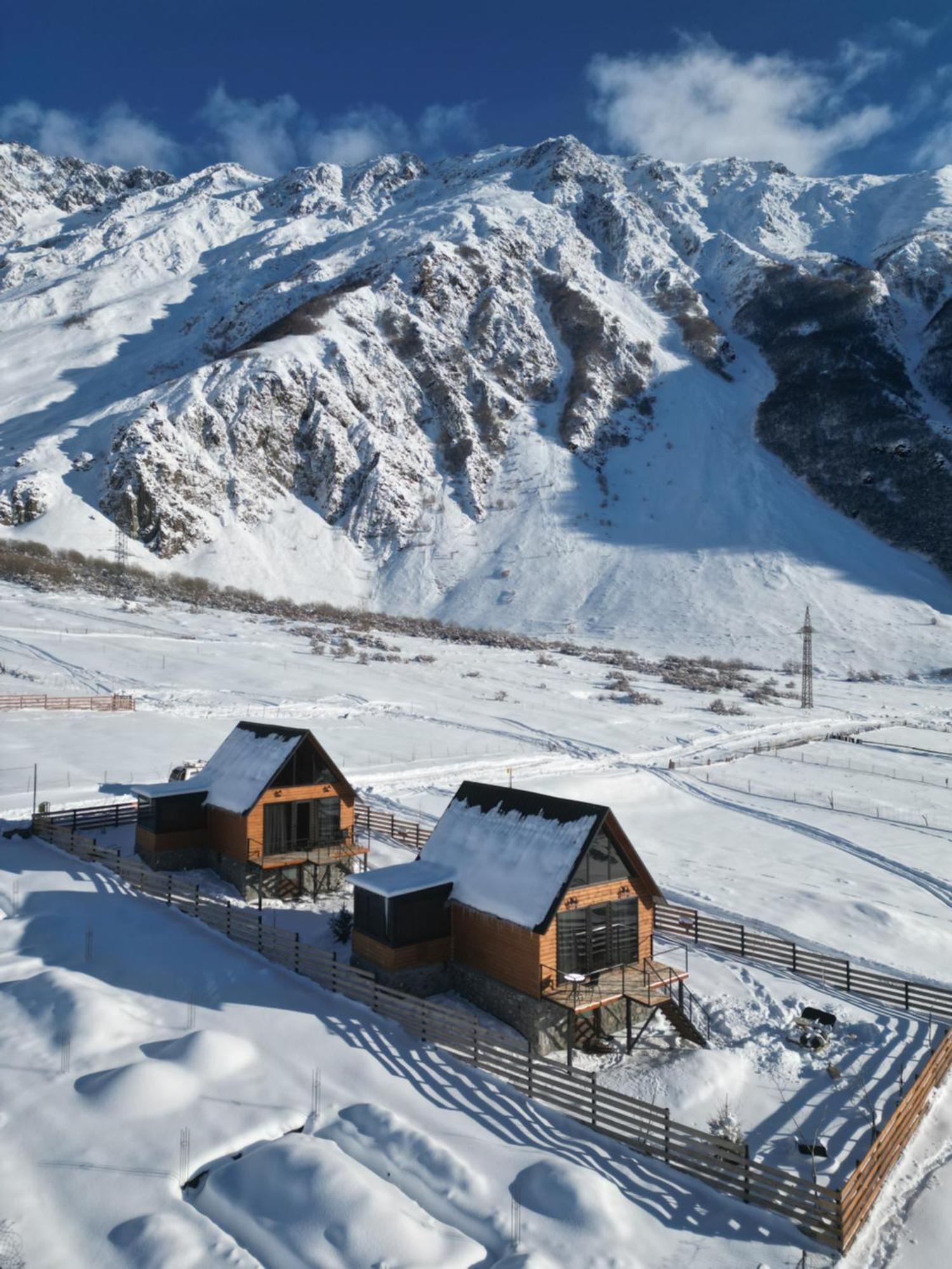 Traveler'S Cottages In Kazbegi Eksteriør billede