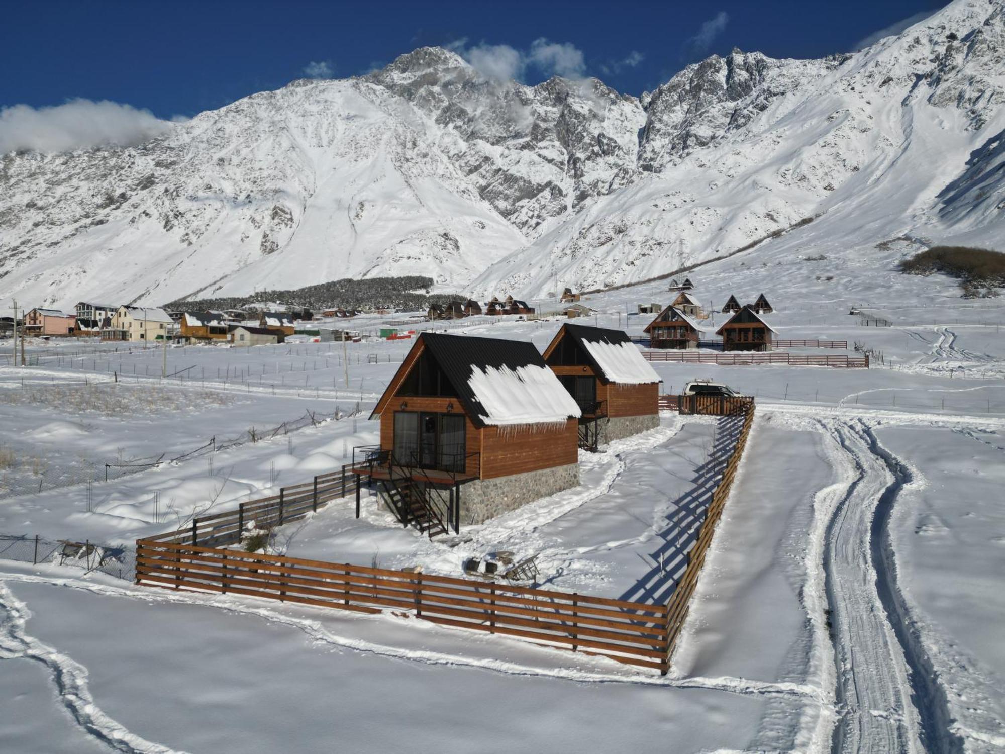 Traveler'S Cottages In Kazbegi Eksteriør billede