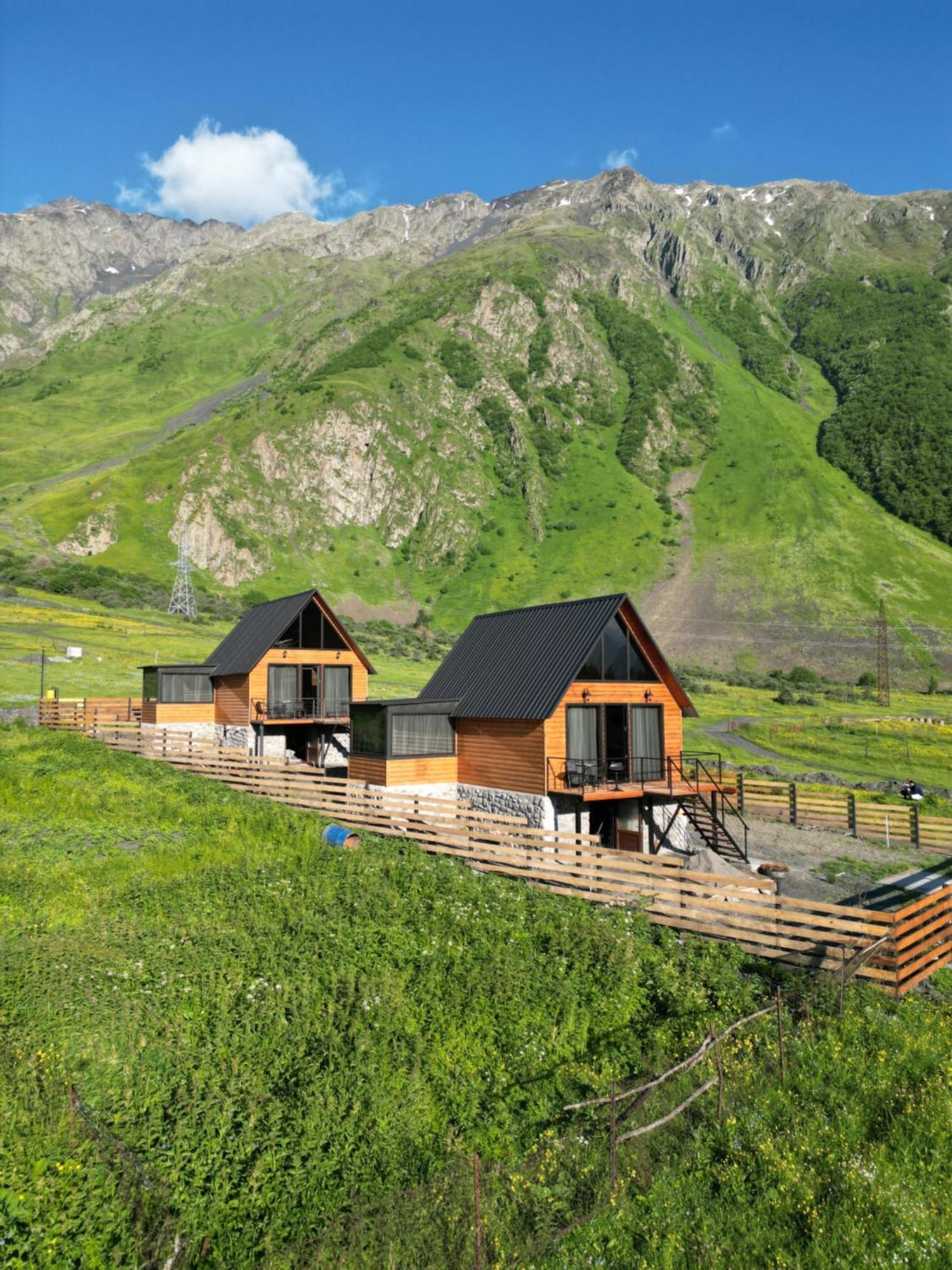 Traveler'S Cottages In Kazbegi Eksteriør billede